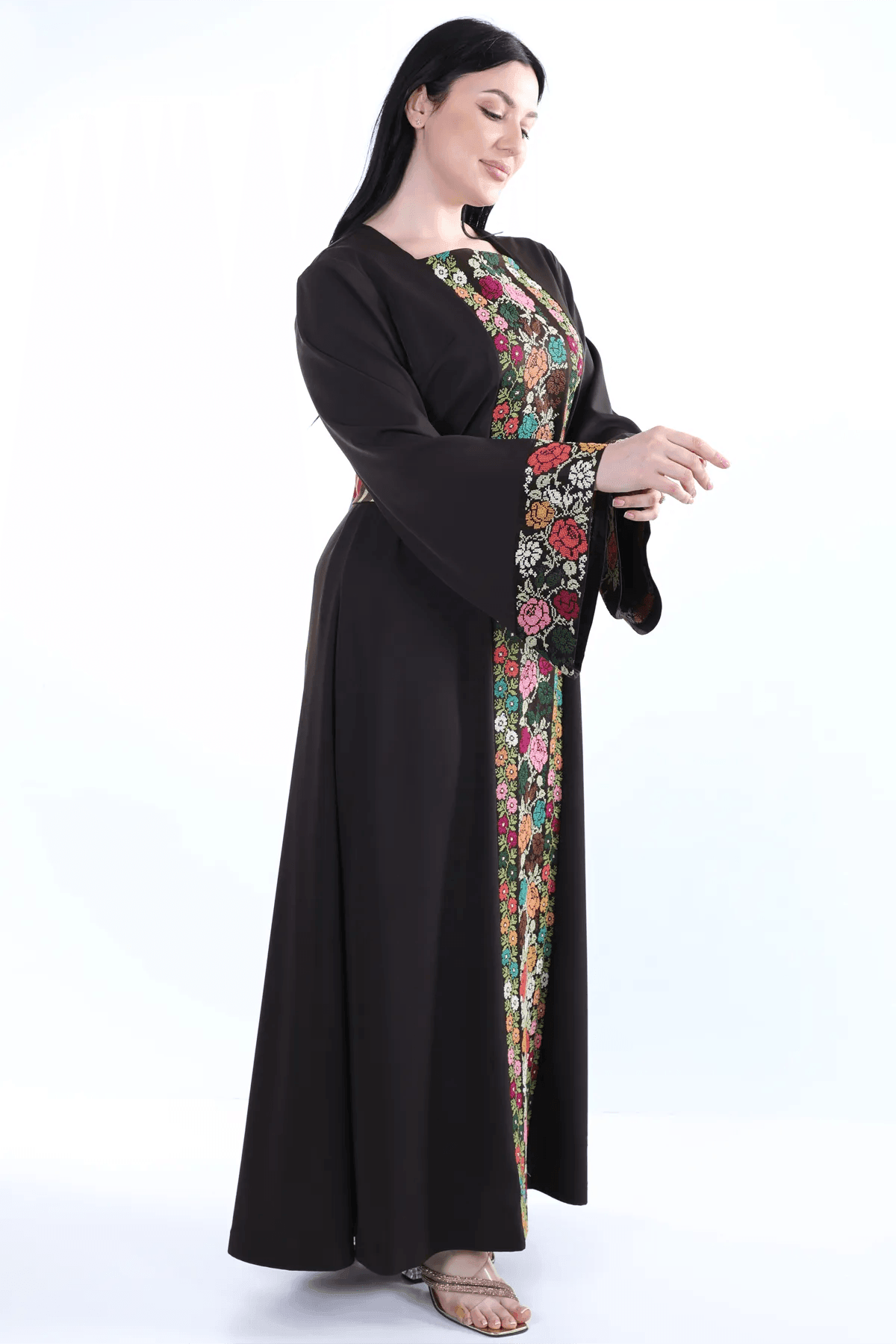 Roses Hand-Stitched Thoub - Tatreez Store